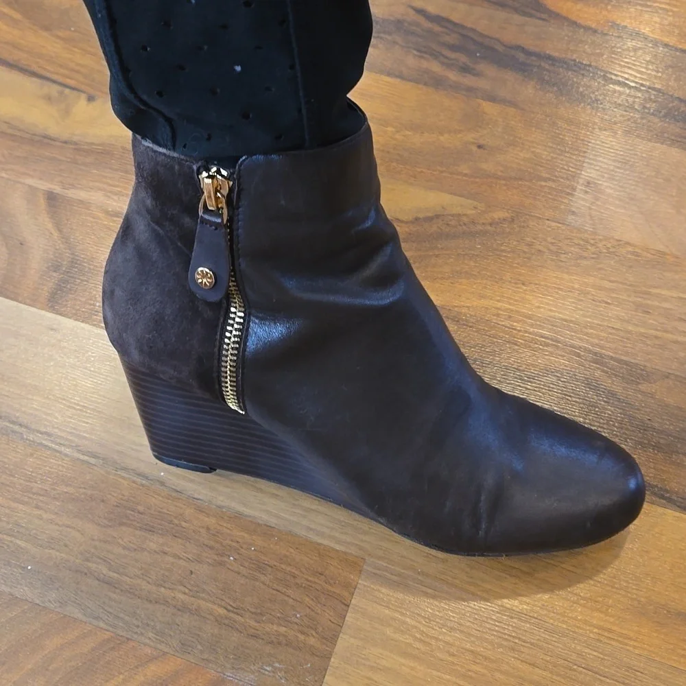Issac Mizrahilive leather and suede ankle boots size 7 1/2